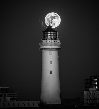 lighthousemoon1